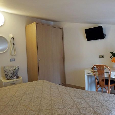 Hotel Croccia Accettura Exterior foto