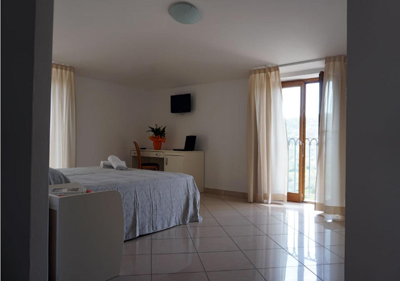 Hotel Croccia Accettura Exterior foto