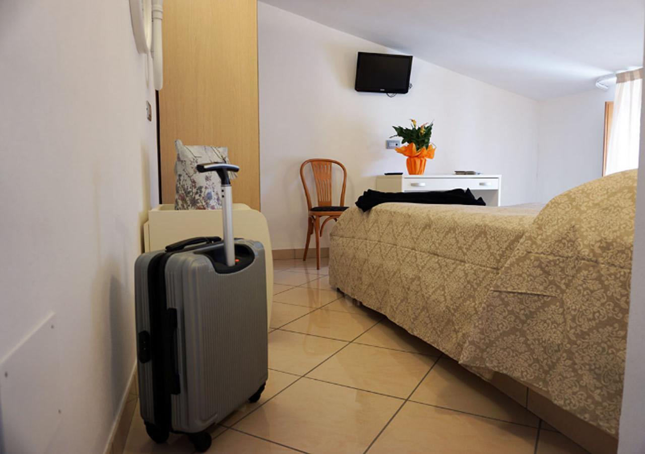 Hotel Croccia Accettura Exterior foto